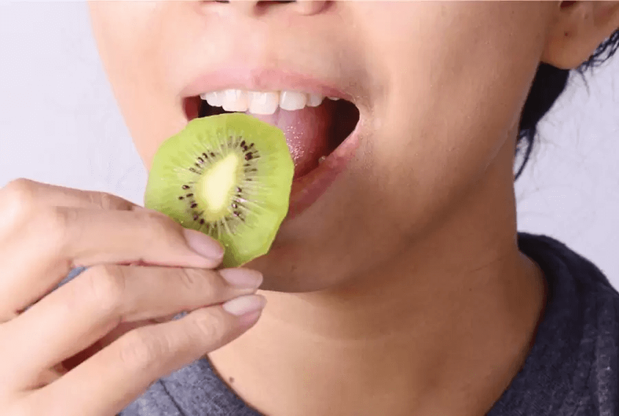 خواص و ارزش غذایی میوه کیوی، عوارض مصرف بیش از حد کیوی